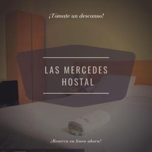 um sinal que lê las Mercedes hospital em Hotel Las Mercedes em Trujillo
