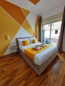 a bedroom with a large bed with yellow and orange sheets at U Baruni B&B in Messina