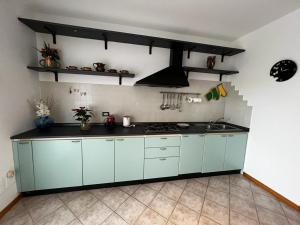 A kitchen or kitchenette at Residenza Vigneti