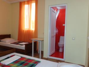 Postel nebo postele na pokoji v ubytování White Guest House