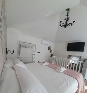 Ένα ή περισσότερα κρεβάτια σε δωμάτιο στο Casa Rita M & R