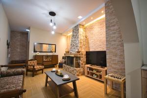 TV a/nebo společenská místnost v ubytování West Crete House