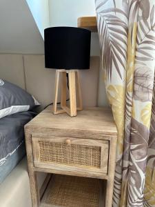 Televízia a/alebo spoločenská miestnosť v ubytovaní Comfort Zone Ostroda BOHO SCANDI