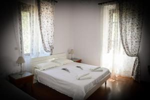 A bed or beds in a room at Nymph