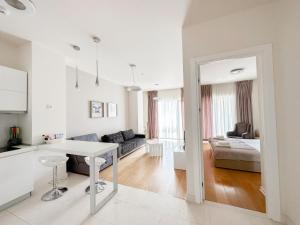 Galería fotográfica de Sea View Tre Canne Apartment en Budva 18 fotos más