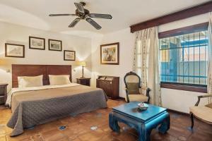 Posteľ alebo postele v izbe v ubytovaní Grand Mansion with tropical park