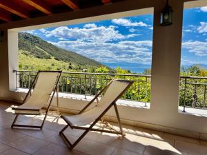 2 sedie su un balcone con vista di Casa Matina by Goutos Luxury Living a Didyma