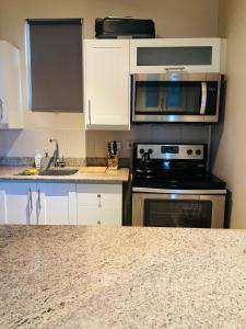 Cucina o angolo cottura di Choose To Be Happy at EI8HT! - Super Studios and Penthouse Apartment