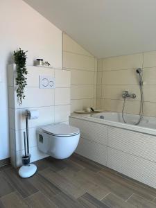 Et badeværelse på Apartment Los Anđeles + 15 billeder