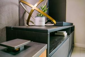 Cucina o angolo cottura di Choose To Be Happy at EI8HT! - Super Studios and Penthouse Apartment