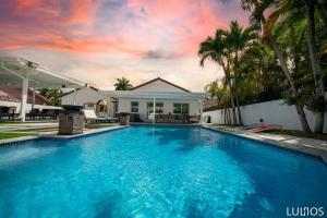 a large blue swimming pool in front of a house at Entertainment Elegance - Miami Villa L33 in Tamiami