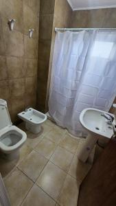 a bathroom with a toilet and a sink at Departamento San Lorenzo in Posadas