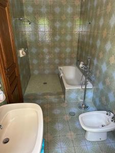 A bathroom at VILLA OLGA