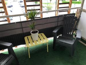 Posedenie v ubytovaní Appart LOURDES 100 m GARE - 4 Places avec Balcon 10mn Sanctuaire