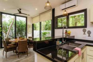 Kuchyň nebo kuchyňský kout v ubytování Exclusive Villa "Town House" Luxury Amenities in Tulum