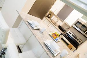 Cucina o angolo cottura di Choose To Be Happy at EI8HT! - Super Studios and Penthouse Apartment