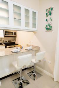 Cucina o angolo cottura di Choose To Be Happy at EI8HT! - Super Studios and Penthouse Apartment