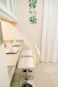 Foto dalla galleria di Choose To Be Happy at EI8HT! - Super Studios and Penthouse Apartment a Kingston