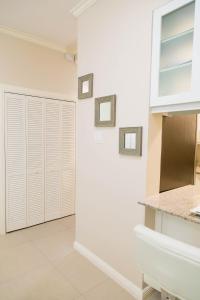 Foto dalla galleria di Choose To Be Happy at EI8HT! - Super Studios and Penthouse Apartment a Kingston