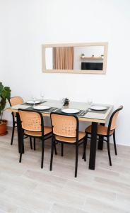 a black dining room table with chairs and a mirror at Casa La Merced in Tarapoto