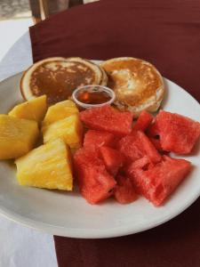 Makanan di atau di tempat lain dekat hotel
