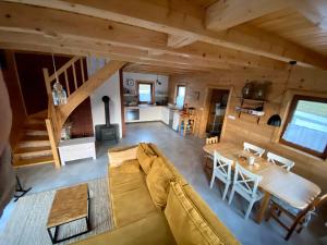 an overhead view of a living room and dining room at Niedźwiedziówka Bartne in Bartne