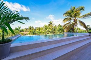 Bazén v ubytování Luxurious condo steps from the beach, A2, Los Cora nebo v jeho okolí