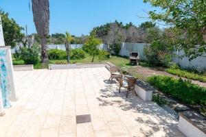 A garden outside Agriturismo Villa Tommaso