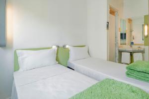 2 Betten nebeneinander in einem Zimmer in der Unterkunft ibis budget Sao Paulo Jardins in São Paulo