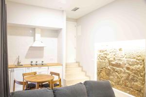 a living room with a couch and a table at O Legado de Ramira in Villanueva de Arosa