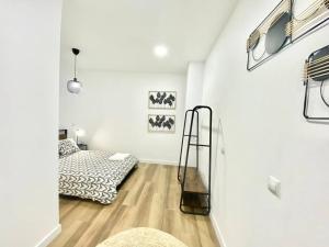 Łóżko lub łóżka w pokoju w obiekcie Madrid Rio Amparo Usera