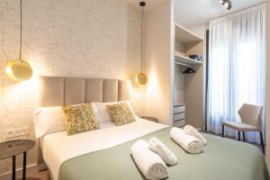 A bed or beds in a room at Malaga a Tu Ritmo! Edificio muy tranquilo y moderno!