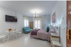 Televízia a/alebo spoločenská miestnosť v ubytovaní Villa Augusto Cosy Romance