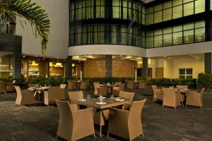 Restoran ili drugo mesto za obedovanje u objektu Radisson Resort & Spa Kandla