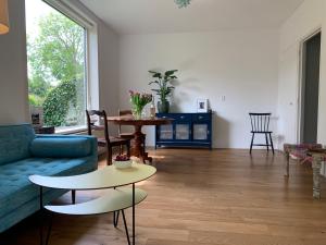 a living room with a blue couch and a table at Loveland in Bergen