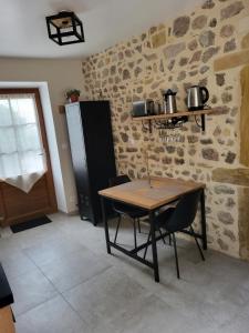 Kuchyň nebo kuchyňský kout v ubytování Gite La Cabiotte Nature et Spa