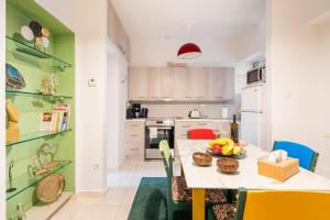 A kitchen or kitchenette at Athens Escape