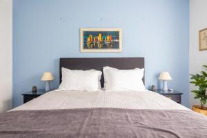A bed or beds in a room at Athens Escape