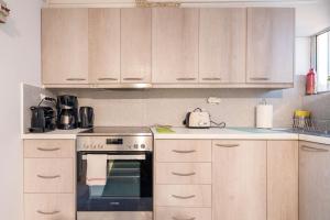 A kitchen or kitchenette at Athens Escape Még 14 kép