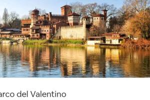 - un grand château au-dessus d'une étendue d'eau dans l'établissement MELIREB APPARTAMENT ELEGANCE, à Turin