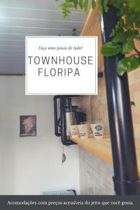 una señal para una casa en Florida en un mostrador en TownhouseFloripa II Praia do Moçambique-RioVermelho en Florianópolis