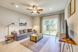 a living room with a couch and a tv at Pet-Friendly Townhome, 1 Mi to Southbank Riverwalk in Jacksonville