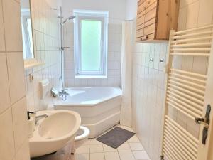 Koupelna v ubytování Voll ausgestattete Ferienwohnung in Dresden