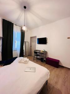 a bedroom with a bed with a laptop on it at A Pisa con amore in Pisa
