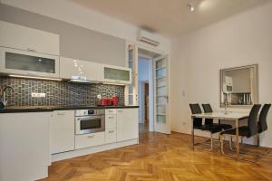 Spacious 1 Bed Basilica Apartment - with balcony 1066 Budapest, 1 Zichy Jeno utca kép - 2