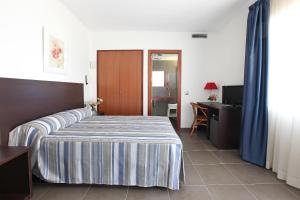 a hotel room with a bed and a desk at Hotel Marblau Tossa in Tossa de Mar