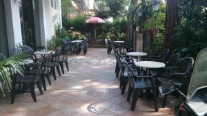 A restaurant or other place to eat at Hotel Cortina