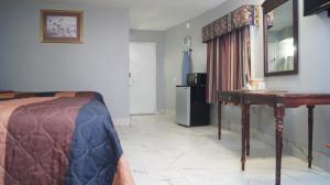 TV a/nebo společenská místnost v ubytování Holiday Lodge & Suites
