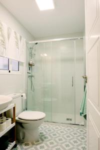 a bathroom with a shower with a toilet and a sink at Lonja del Ribacillo, Casa Rural in Almodóvar del Río