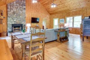 Gambar di galeri bagi Relaxing Saluda Home Near Waterfall Trails! di Saluda